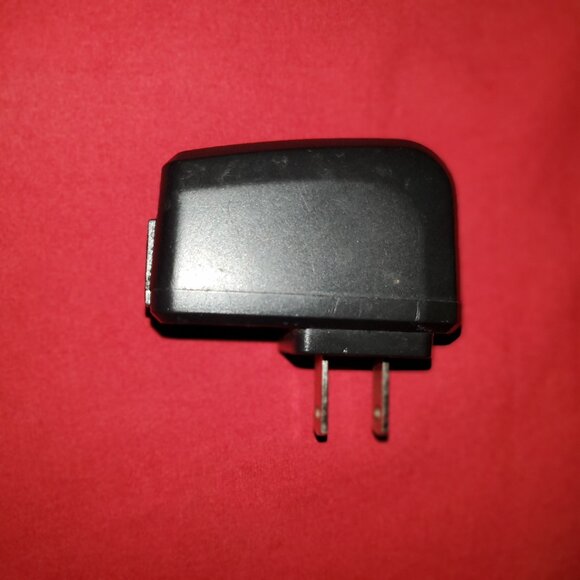 USED UMX AC ADAPTER TPA-5950100UU 5v 1000ma - Picture 1 of 2